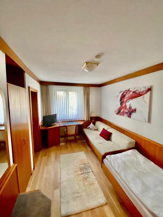 Hotel Krone Нойенбург ам Рейн Екстериор снимка